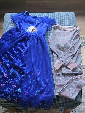 Lot of 2 Toddler Nightwear, Including Frozen Sisters Nightdress